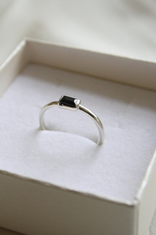 טבעת אבן אוניקס שחורה 